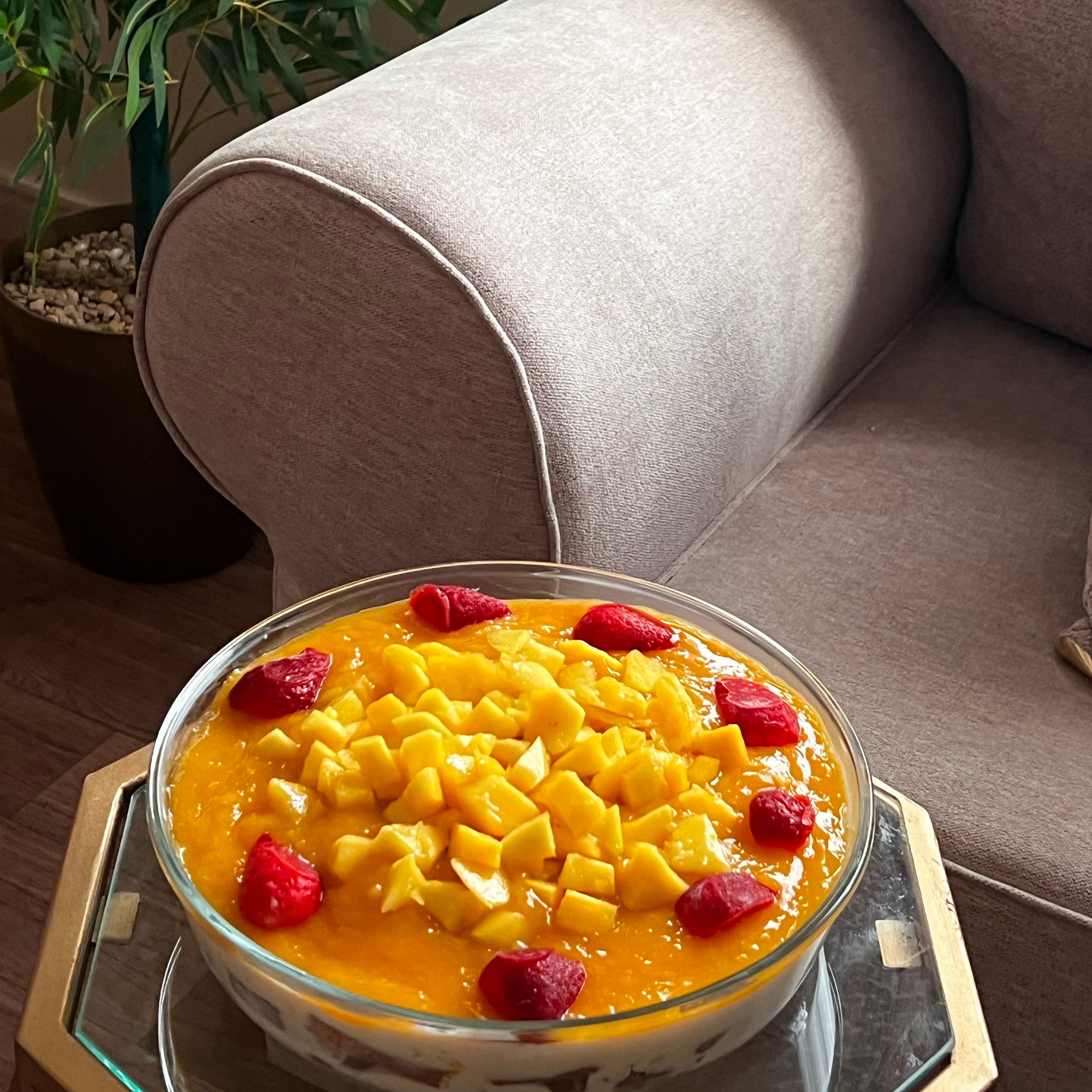 ✨ “ترفل منجا .. عالم من النكهات المميزة 🍫🥭 نقدم لكم أرقى أنواع الترفل والحلويات بطعم يذوب في الفم، صنع بحب وجودة عالية. حلا يجمع بين الفخامة والطعم الفريد.” ✨