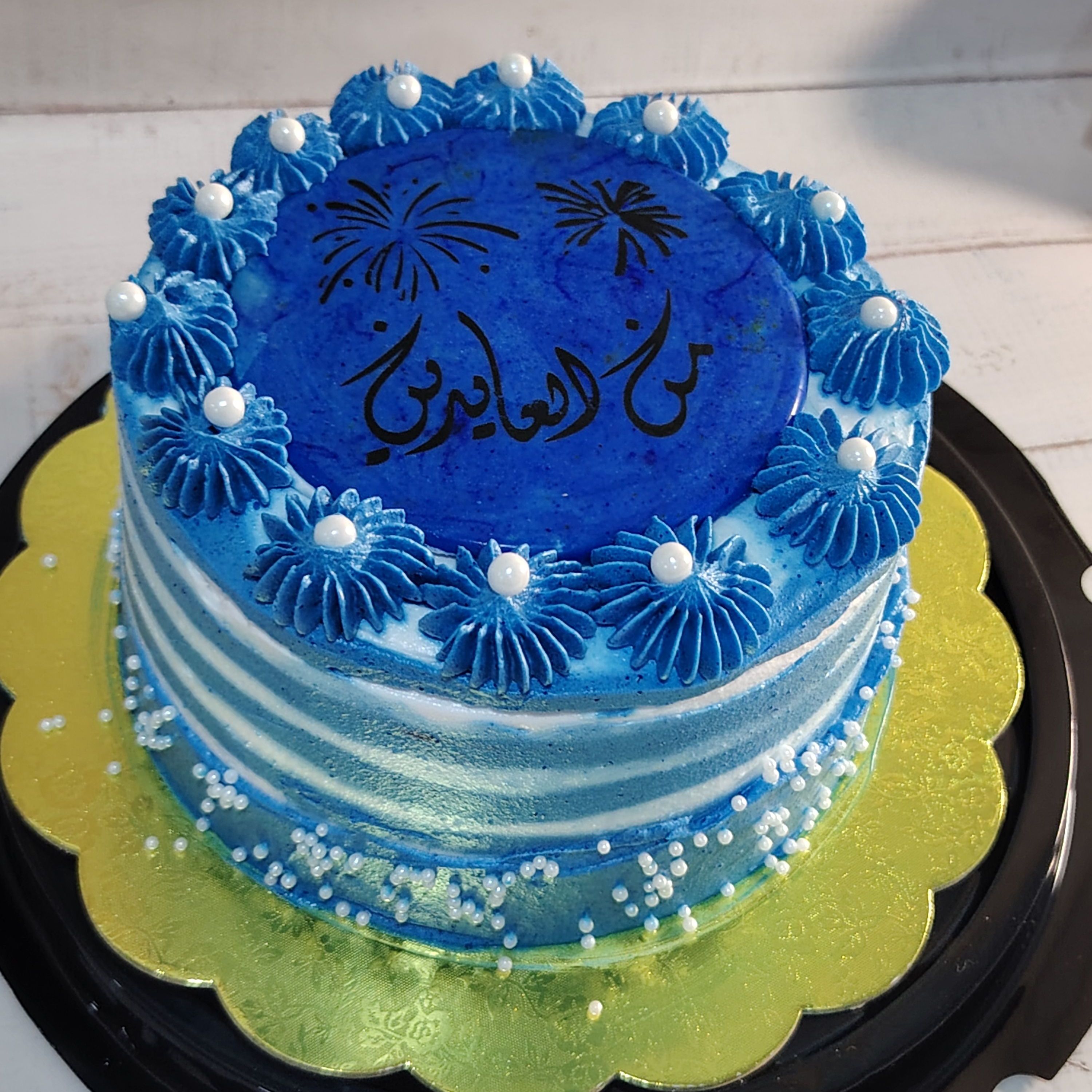 ميني كيك تكفي من٢ الى ٤ اشخاص
ديزاين بسيط