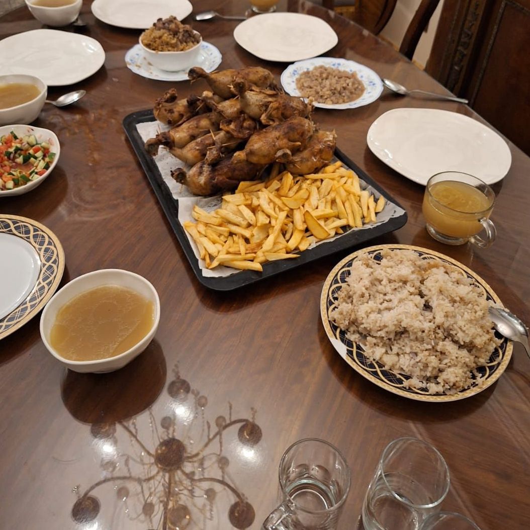 حمام بالفريق والارز والبطاطس المحمرة