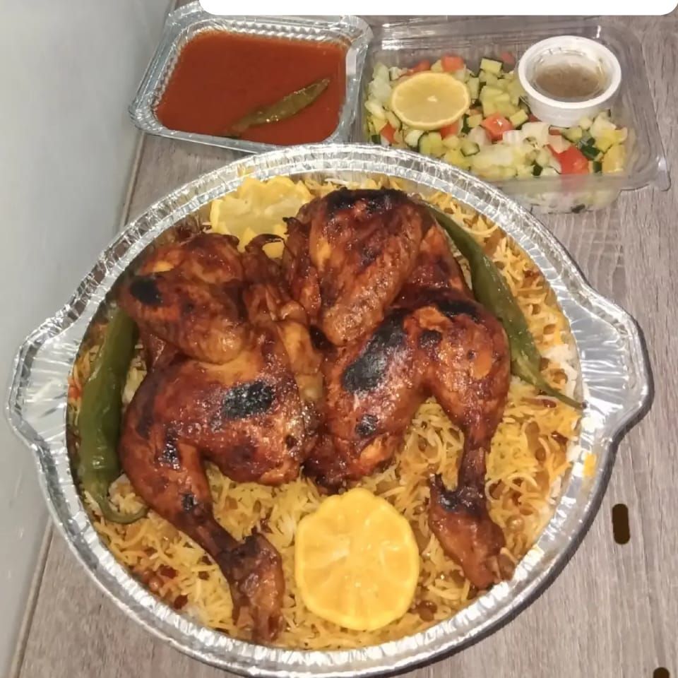 مجبوس دجاج على الطريقه الكويتيه مع مرق دقوس وسلطة خضراء