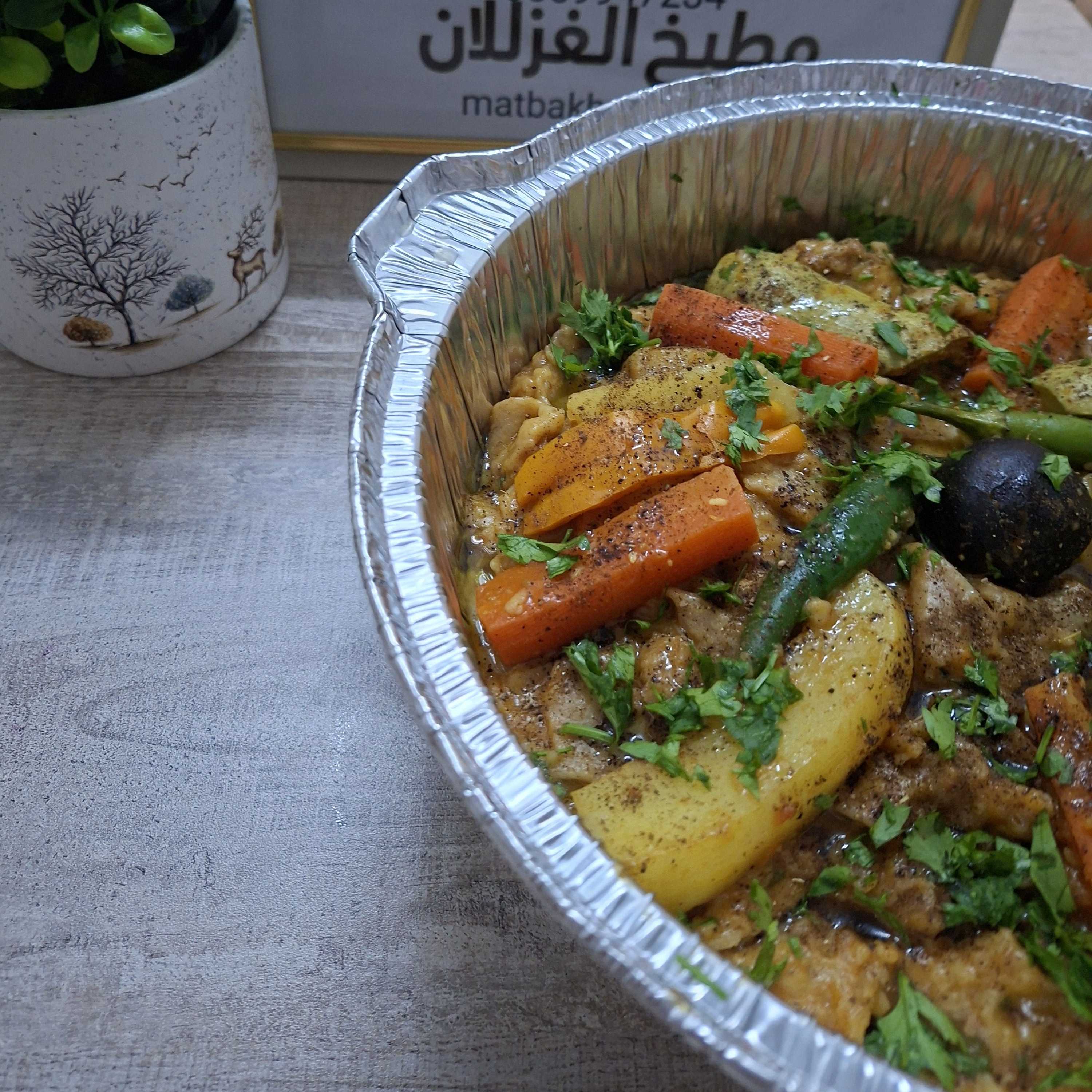 مرقوق باللجم او الدجاج مع الخضار