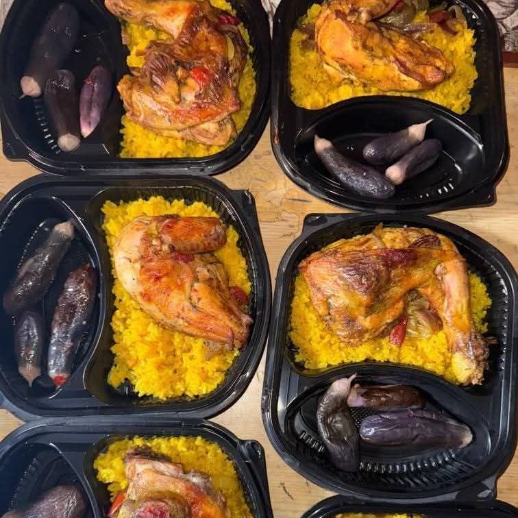 وجبات للخير مكونه من رز بالكاري
