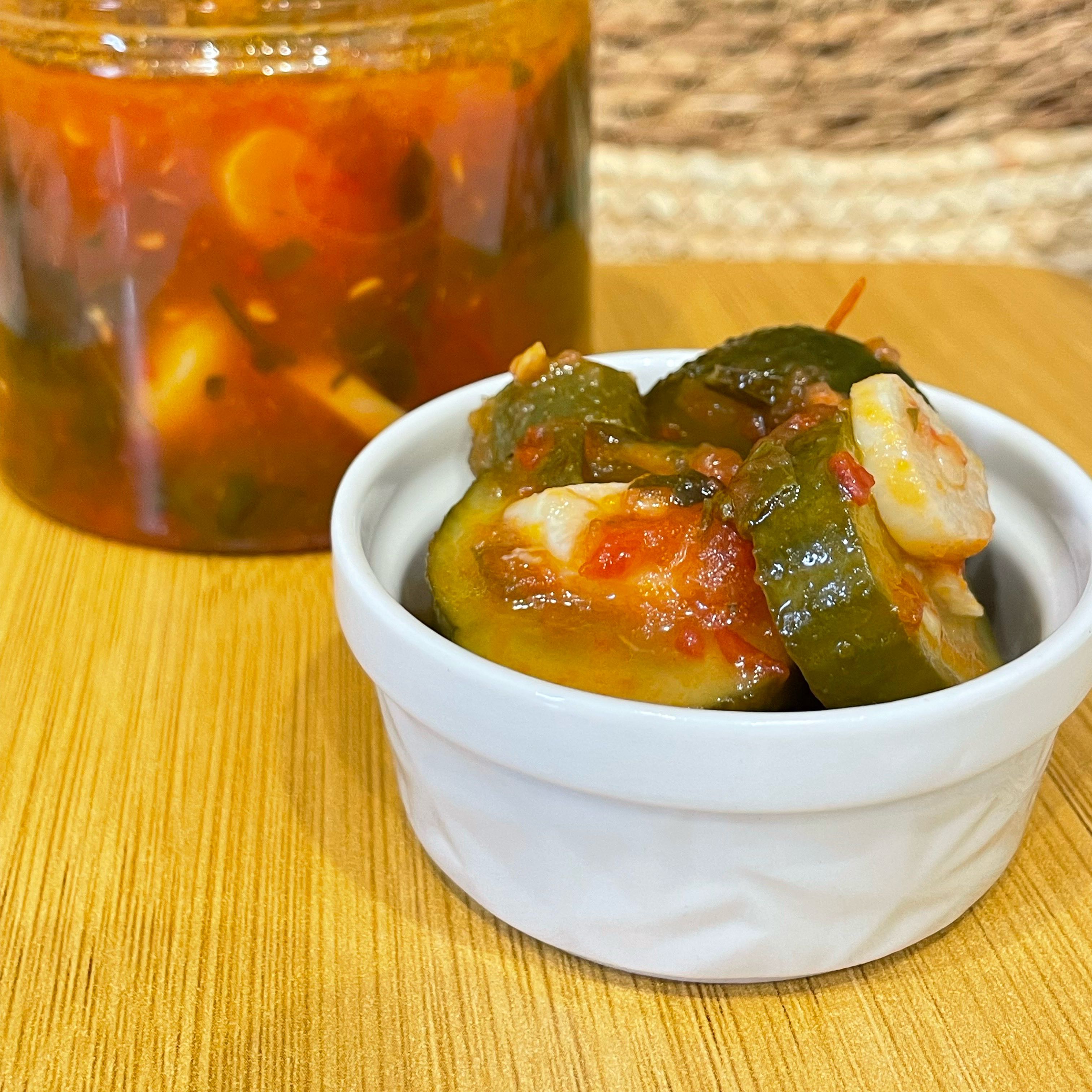 مخلل خيار تركي – تورشي
خيار تركي طازج ومقرمش، مخلل على الطريقة التركية بنكهة متوازنة تجمع بين الحموضة والملح مع قرمشة واضحة في كل لقمة.
مثالي مع المشاوي، البرغر، والوجبات السريعة