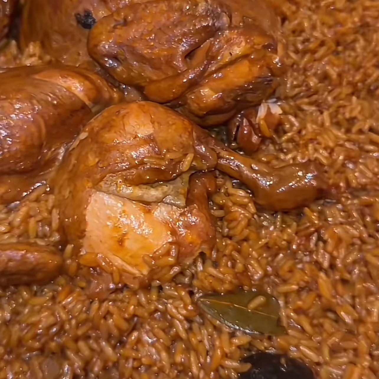 مظغوط دجاج أحمر او ابيض
رز ابو كاس او رز أبو بنت حسب الطلب
يوجد توصيل