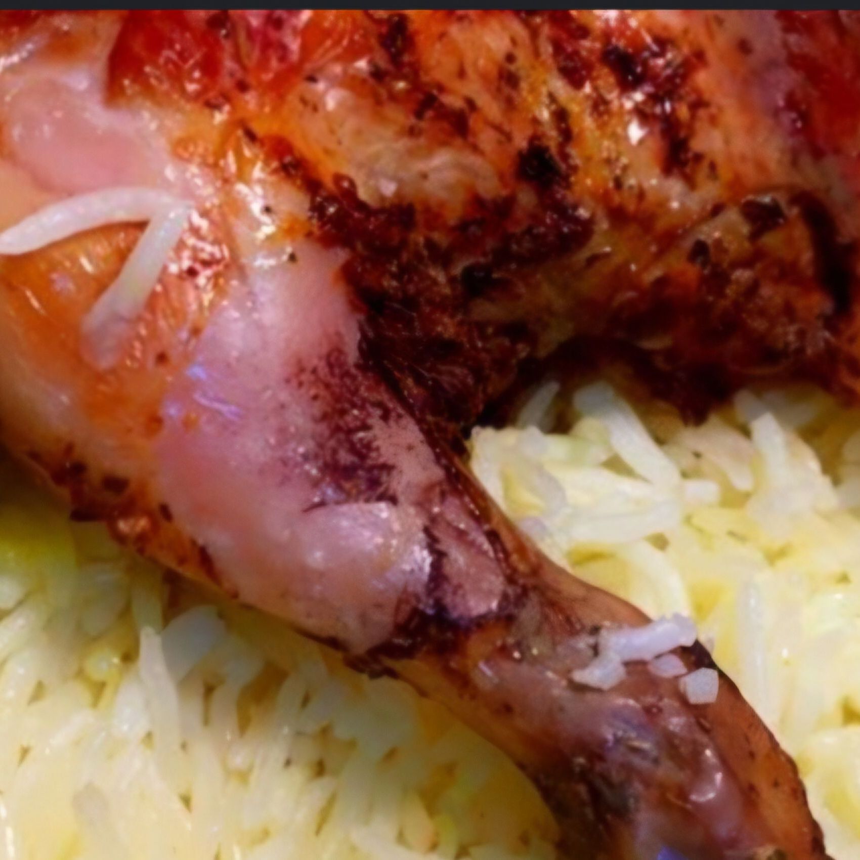 دجاج فروج مشوي، مع الأرز الأبيض.