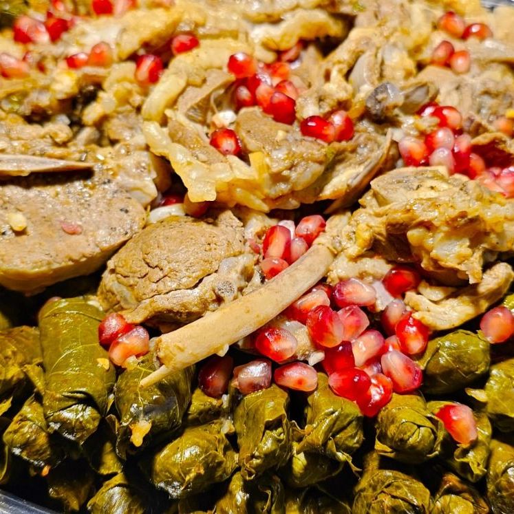 ورق عنب مع لحمة ستيك