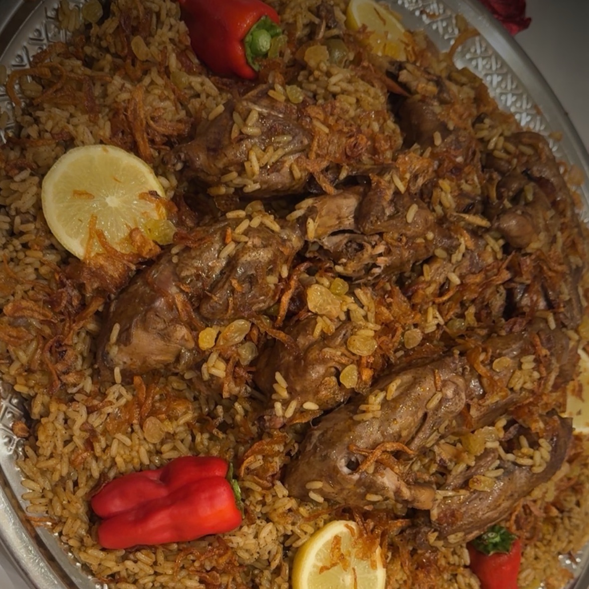 أتخصص في إعداد كبسة الحمام وكبسة اللحم بطريقة مميزة تجمع بين النكهة التقليدية واللمسة الخاصة.

وهذي كبسة حمام مايحتاج أقولكم على الشكل كيف الطعم 😋