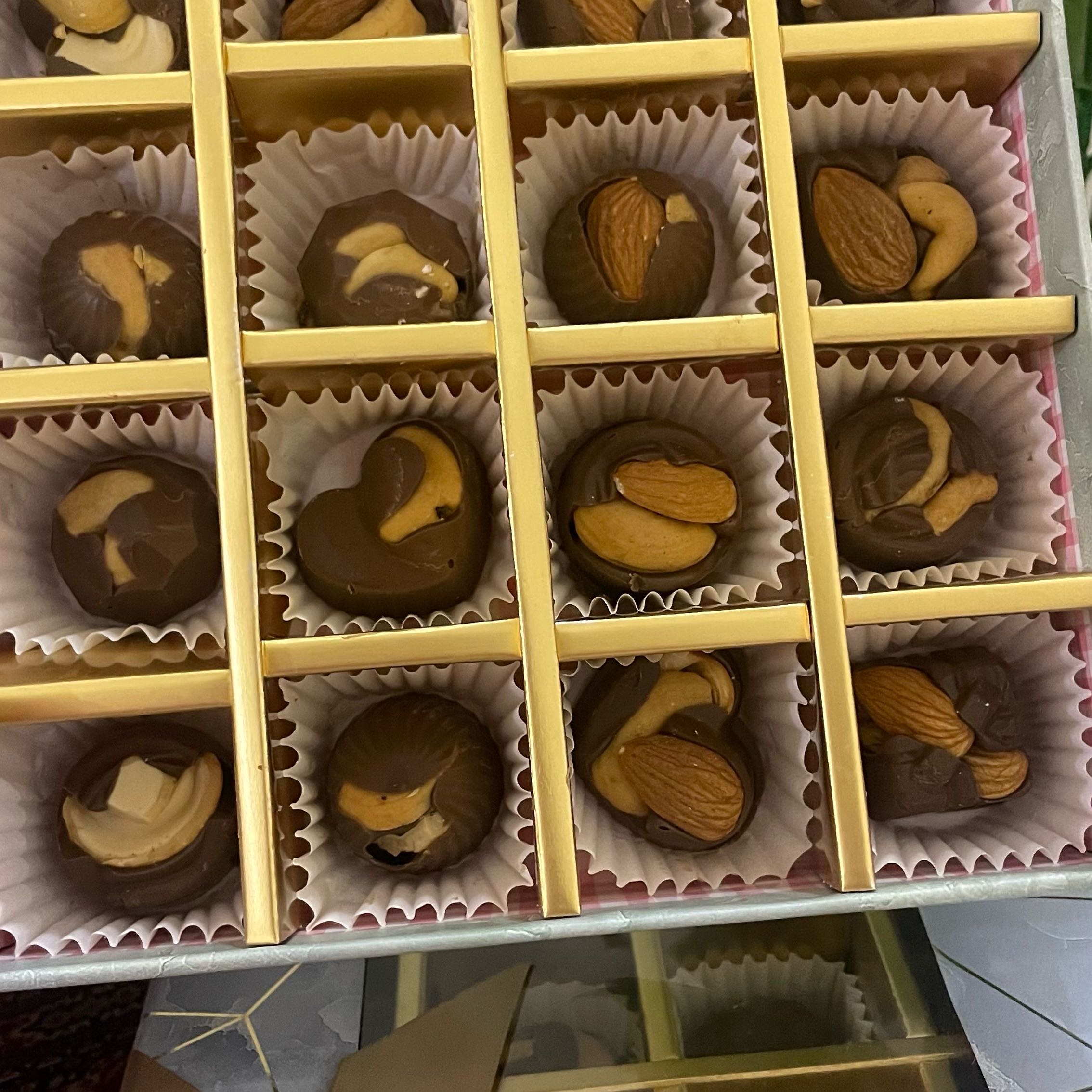 شكلاتة بلجيكي ومكسرات