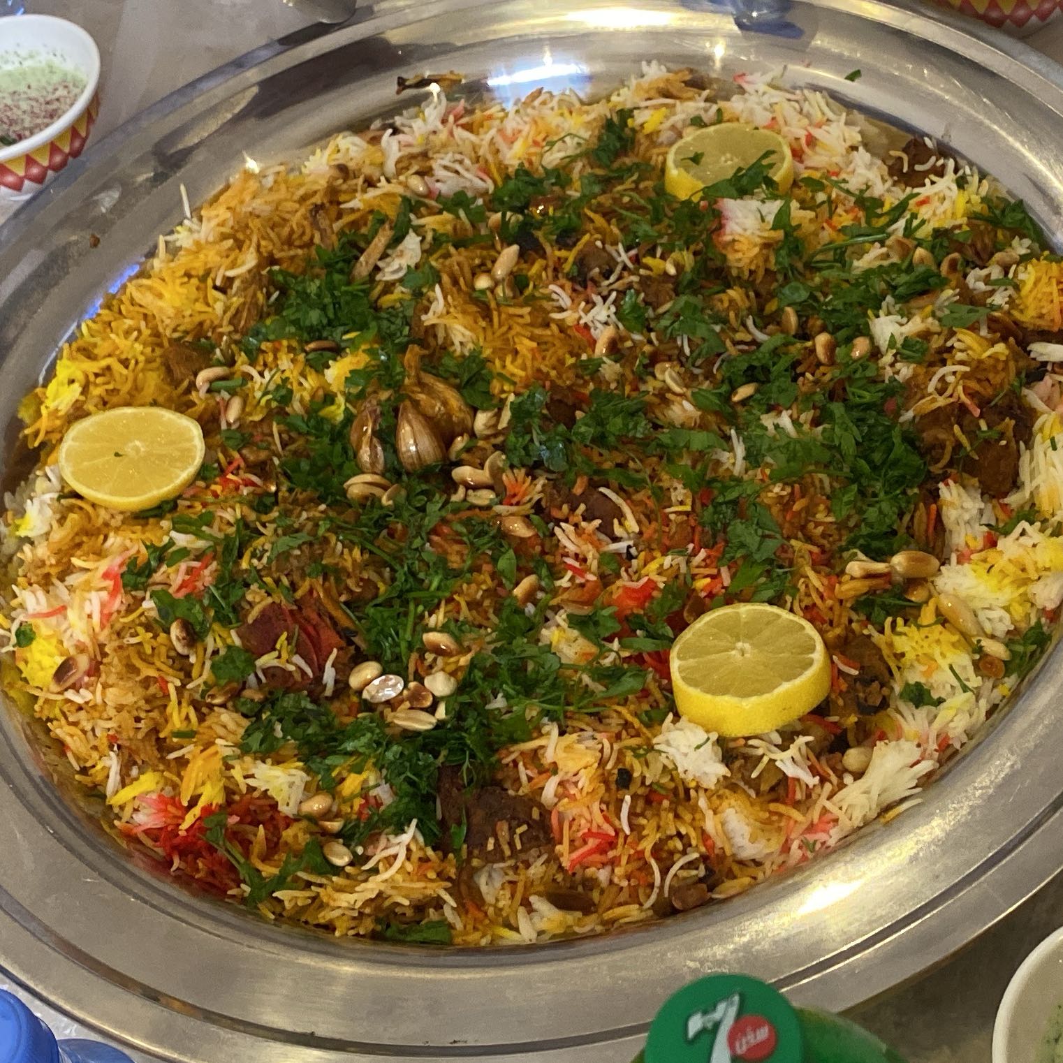 برياني دجاج  مع الصوص الخاص بالبرياني