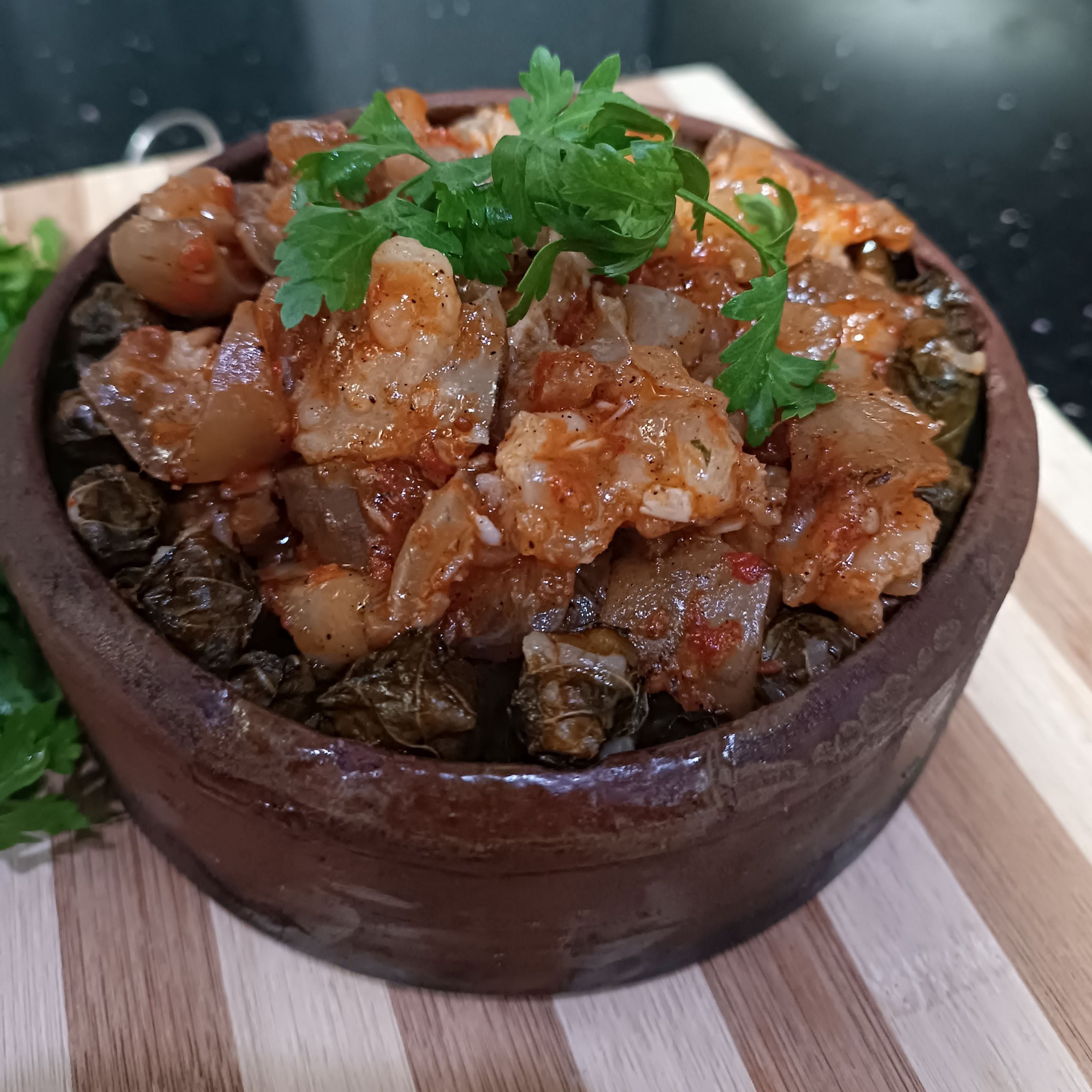 طاجن ورق عنب بالكوارع وسط
