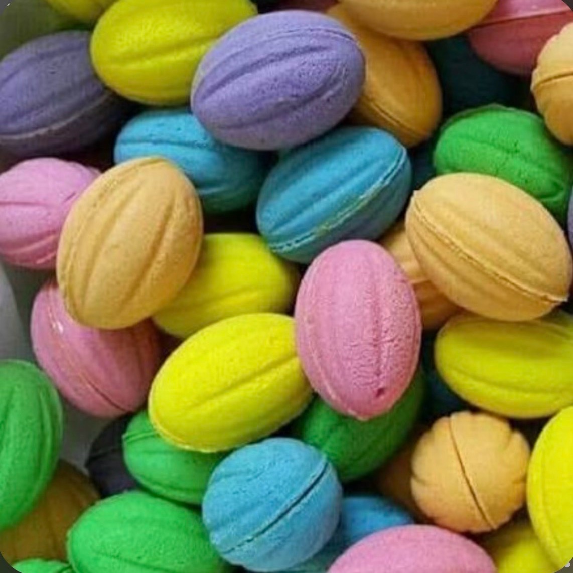 جوزيه ملونه بحشوات متنوعه من التوفي والنوتيلا ٣٠حبه بسعر٦٠﷼ ٥٠حبه بسعر١٠٠﷼